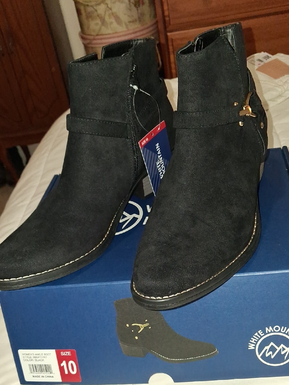 White Mountain Black Suede Ankle Booties Sz 10